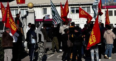 Rosetti Marino si rifiuta di parlare con i lavoratori delle aziende in appalto e di farsi carico delle loro retribuzioni