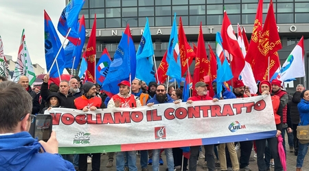 Metalmeccanici in sciopero il 29 aprile. Nuovo presidio di fronte alla sede di Confindustria in via Barbiani a Ravenna